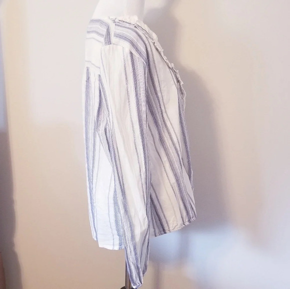 NWT Zara White & Blue Ruffled Stripe Top M - Picture 2 of 4